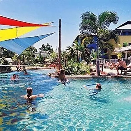 Summer House Cairns-2